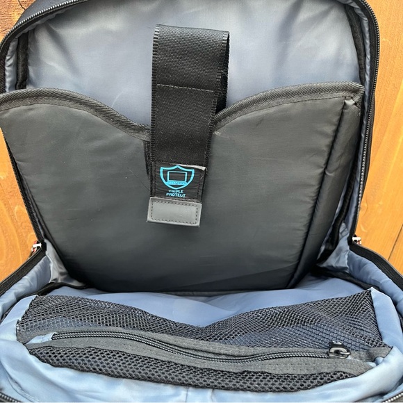 Wenger Maxxum Laptop Backpack, Fits 16 Inch Laptop, Black/Red - Picture 2 of 9